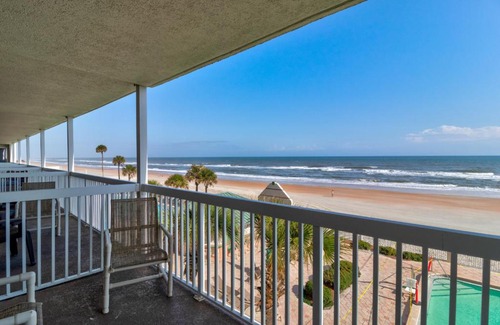 Ortona Park Casa | Oceanfront with Kitchen and Wifi Sleeps 6