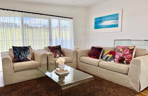 San Remo Casa | Oceania Vista - Modern Retreat near San Remo Beach