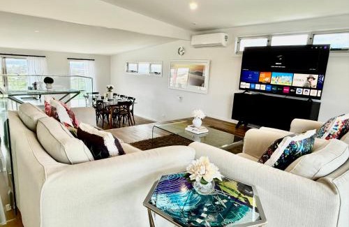 San Remo Casa | Oceania Vista - Modern Retreat near San Remo Beach