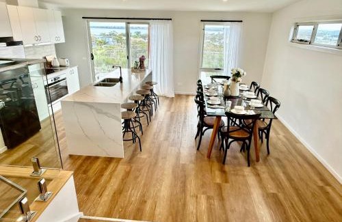 San Remo Casa | Oceania Vista - Modern Retreat near San Remo Beach