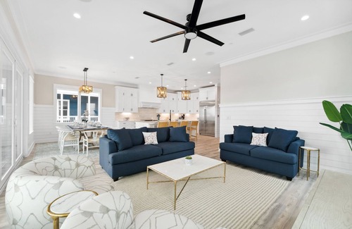 Bid-a-wee Beach Casa | OceanPearl- Private Heated Pool- 5 min walk to the beach!