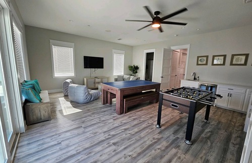 Bid-a-wee Beach Casa | OceanPearl- Private Heated Pool- 5 min walk to the beach!