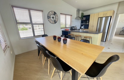 Mangawhai Heads Cabaña | Oceans 8 - Mangawhai Heads Holiday Home