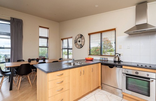 Mangawhai Heads Cabaña | Oceans 8 - Mangawhai Heads Holiday Home