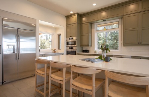 Tofino Casa | Oceans Edge-Chesterman, Barrel Sauna, Hot Tub, Pet