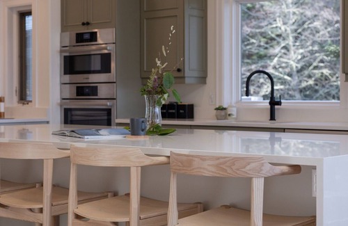 Tofino Casa | Oceans Edge-Chesterman, Barrel Sauna, Hot Tub, Pet