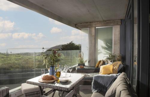 Maenporth Casa | Oceans Eleven, The Liner