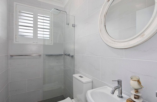 The Entrance North Casa | Ade's Place - a relaxing holiday at Ade's Place, only metres from the fabulous North Entrance B