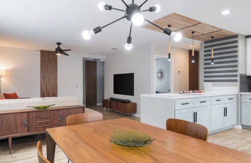 San Luis Rey Casa | Oceanside 4 bed/2 bath Home nearby Legoland, Disneyland, Safari Zoo and Beaches!