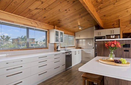 Mount Maunganui Cabaña | Oceanside Bach - Mount Maunganui Holiday Home