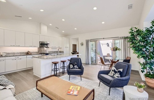 Ivey Ranch - Rancho Del Oro Condominio | Oceanside, CA new townhouse, pool, jacuzzi, workout area