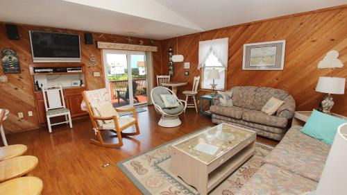 South Nags Head Casa | Oceanside, Close to beach, Sunroom, Carport, SNH351, Sea Sharp