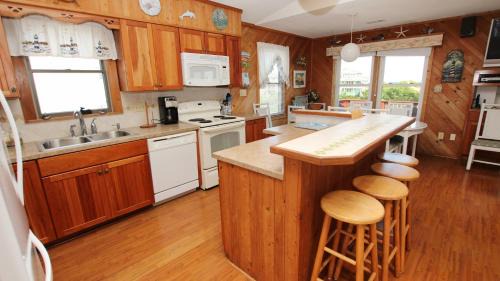 South Nags Head Casa | Oceanside, Close to beach, Sunroom, Carport, SNH351, Sea Sharp