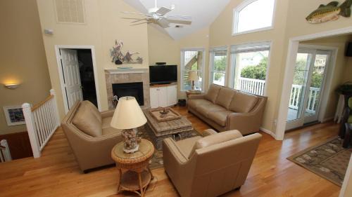 Corolla Light Casa | Oceanside, Close to Community Amenities, Private Pool, 600 ft to Beach Access, 216, Beach Ball