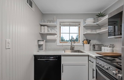 South Nags Head Cabaña | Oceanside Cottage Steps from the Beach! The Gray Sandcastle!