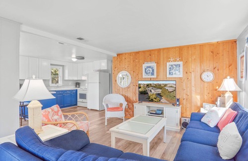 Salvo Casa | Casa de playa clásica de Oceanside en Salvo! Solo 6 lotes de la playa! Perro amigable