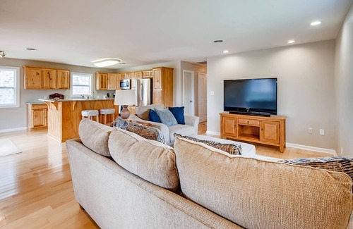 Salvo Casa | Nuevo en VRBO-Charming Oceanside Cottage, HotTub, porche proyectado + fácil acceso a la playa