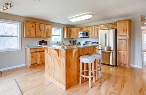 Salvo Casa | Nuevo en VRBO-Charming Oceanside Cottage, HotTub, porche proyectado + fácil acceso a la playa