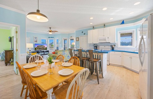 Salvo Casa | Oceanside Home with Hot Tub, Nearby Beach Access, and Grills. A Retreat for All!