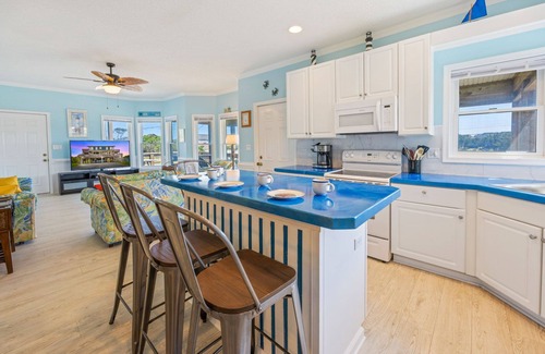 Salvo Casa | Oceanside Home with Hot Tub, Nearby Beach Access, and Grills. A Retreat for All!