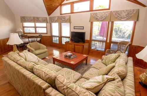 Corolla Light Casa | Oceanside, Hot Tub, Close to Beach and Community Amenities- 137, Sandpiper