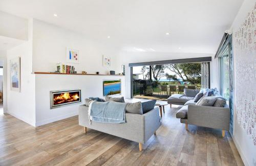 Culburra Beach Casa | Oceanside I Pet Friendly Absolute Beachfront