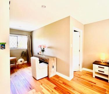 Regional District of Nanaimo Cama Y Desayuno | Oceanside Manor - Fancy Room - Golf course & Beach View