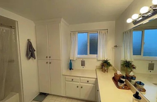 Oceana Condominio | Oceanside Mid-Century Modern Oasis