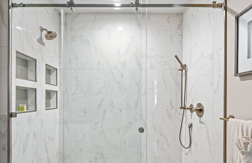Brentwood Bay Condominio | Oceanside Oasis by Iris Properties!