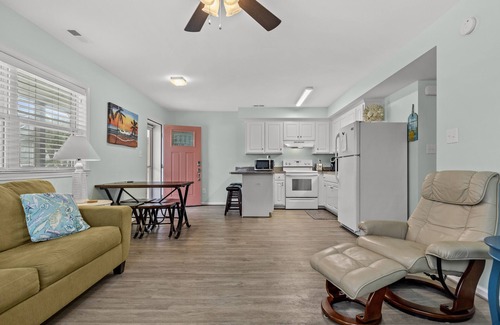 Atlantic Beach Condominio | Oceanside/Pet Friendly Condo-Boardwalk Shores D