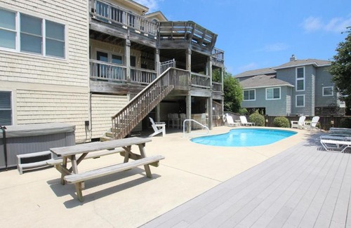 Corolla Light Casa | Oceanside, Private Pool, Hot Tub, Close to the Beach Access, 225, Glory Be