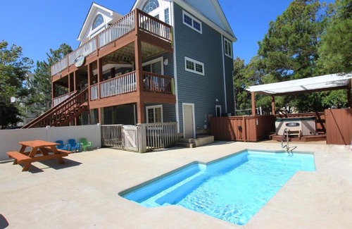 Corolla Light Casa | Oceanside, Private Pool, Hot Tub, Pool Table, Dogs Welcome, WC1084, Oaks Beach Oasis