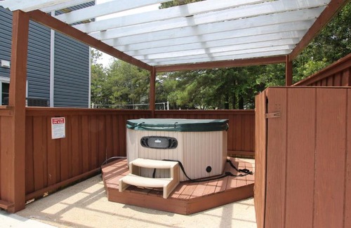 Corolla Light Casa | Oceanside, Private Pool, Hot Tub, Pool Table, Dogs Welcome, WC1084, Oaks Beach Oasis