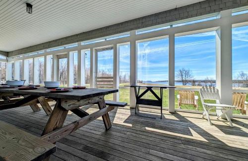 Milbridge Casa | Oceanside Saltwater Farm House NEW