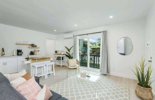 Marina Peninsula Apartamento | Oceanside Studio: Steps to Venice Pier & Nightlife