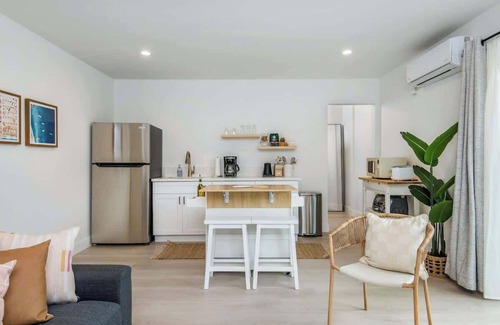 Marina Peninsula Apartamento | Oceanside Studio: Steps to Venice Pier & Nightlife