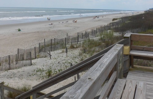 Pine Knoll Shores Casa | Oceanside Townhome Menos de 75 yardas a pie de la playa