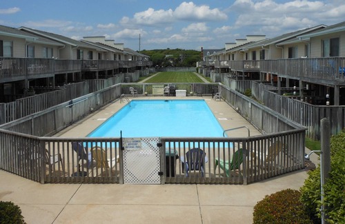 Pine Knoll Shores Casa | Oceanside Townhome Menos de 75 yardas a pie de la playa