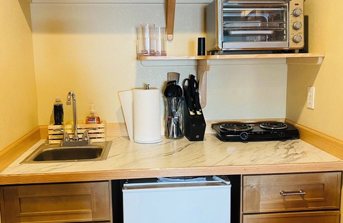 Kodiak Apartamento | Oceanspray B&B:2-bedroom apartment in Kodiak where you'll feel the ocean spray!