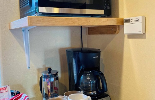 Kodiak Apartamento | Oceanspray B&B:2-bedroom apartment in Kodiak where you'll feel the ocean spray!