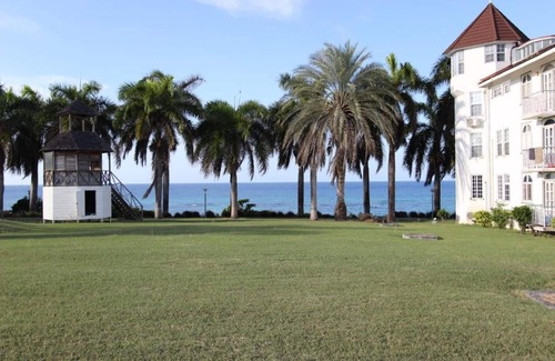 Montego Bay Apartamento | Oceanview Apt - Montego Bay, Ja, Pool, Bar, Beach
