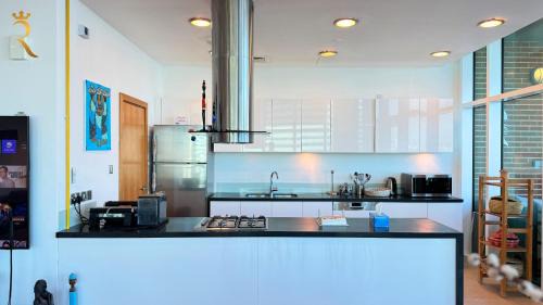 Al Bandar Apartamento | Oceanview 2BR Bliss in Al Raha - Pool & Balcony Near Al Raha Beach