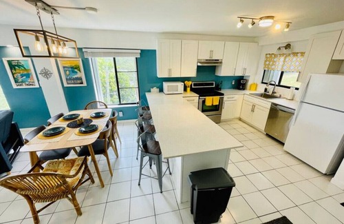 Rosendal Condominio | Oceanview - Beautifully Updated 2 Bedroom Condo