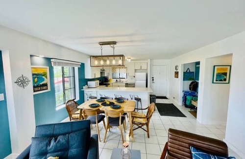 Rosendal Condominio | Oceanview - Beautifully Updated 2 Bedroom Condo