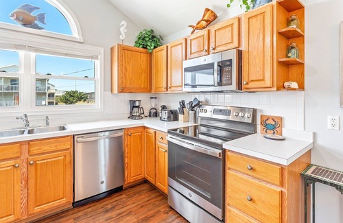 Colington Casa | Oceanview Comfort | Steps to Beach in OBX