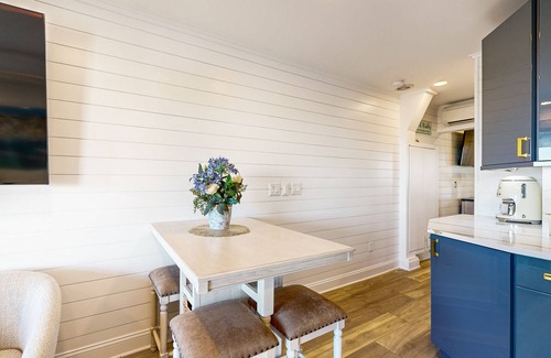 Charleston County Condominio | Oceanview Condo- Great view of pier and ocean close to downtown