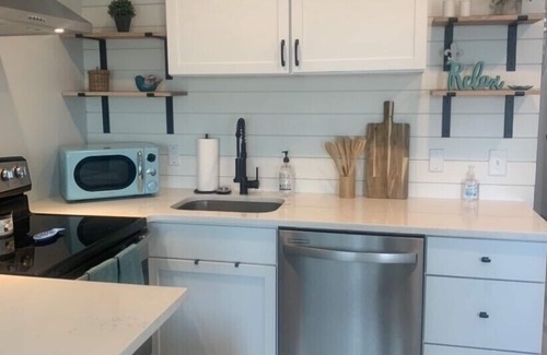 Isle of Palms Condominio | Oceanview Condo ~ New Owner/Newly Remodeled!