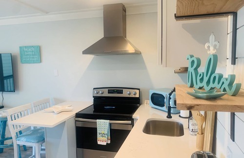 Isle of Palms Condominio | Oceanview Condo ~ New Owner/Newly Remodeled!