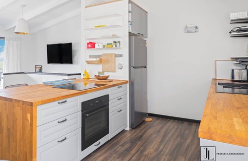 Malua Bay Casa | Oceanview Cottage @ Malua Bay