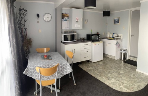 Waihau Bay Apartamento | Oceanview downstairs unit at Oruaiti Beach in Waihau Bay